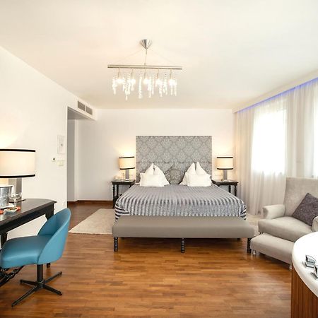 Boutique Hotel Szarcsa Székesfehérvár Buitenkant foto