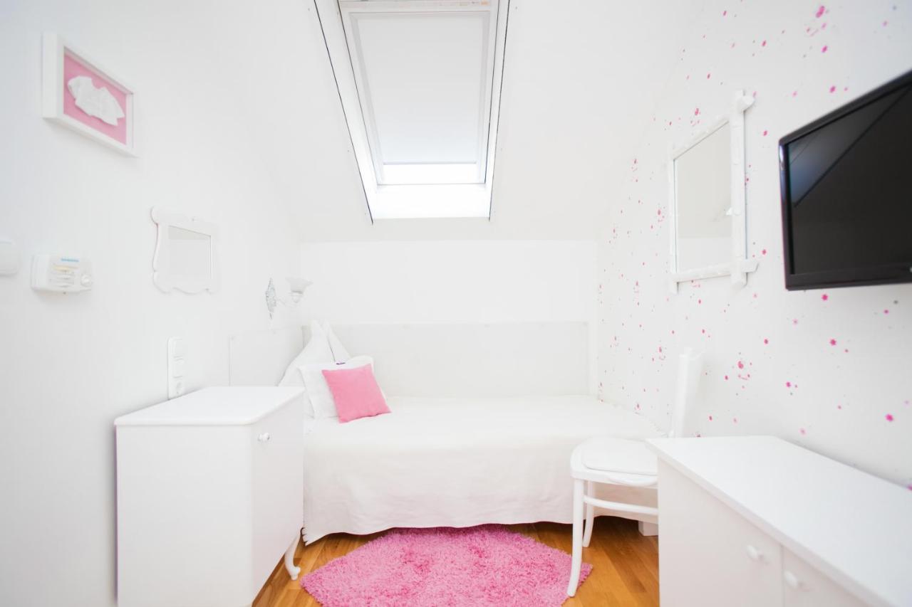 Boutique Hotel Szarcsa Székesfehérvár Buitenkant foto