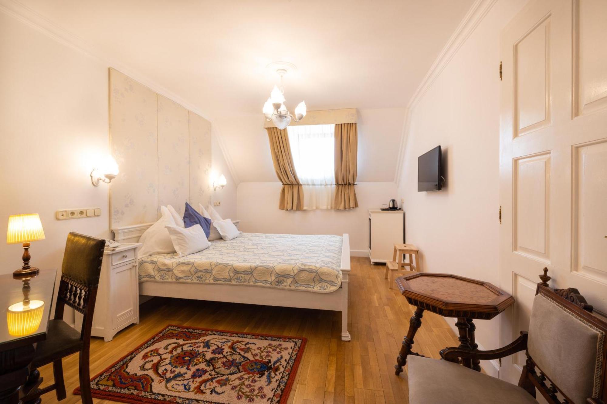Boutique Hotel Szarcsa Székesfehérvár Buitenkant foto