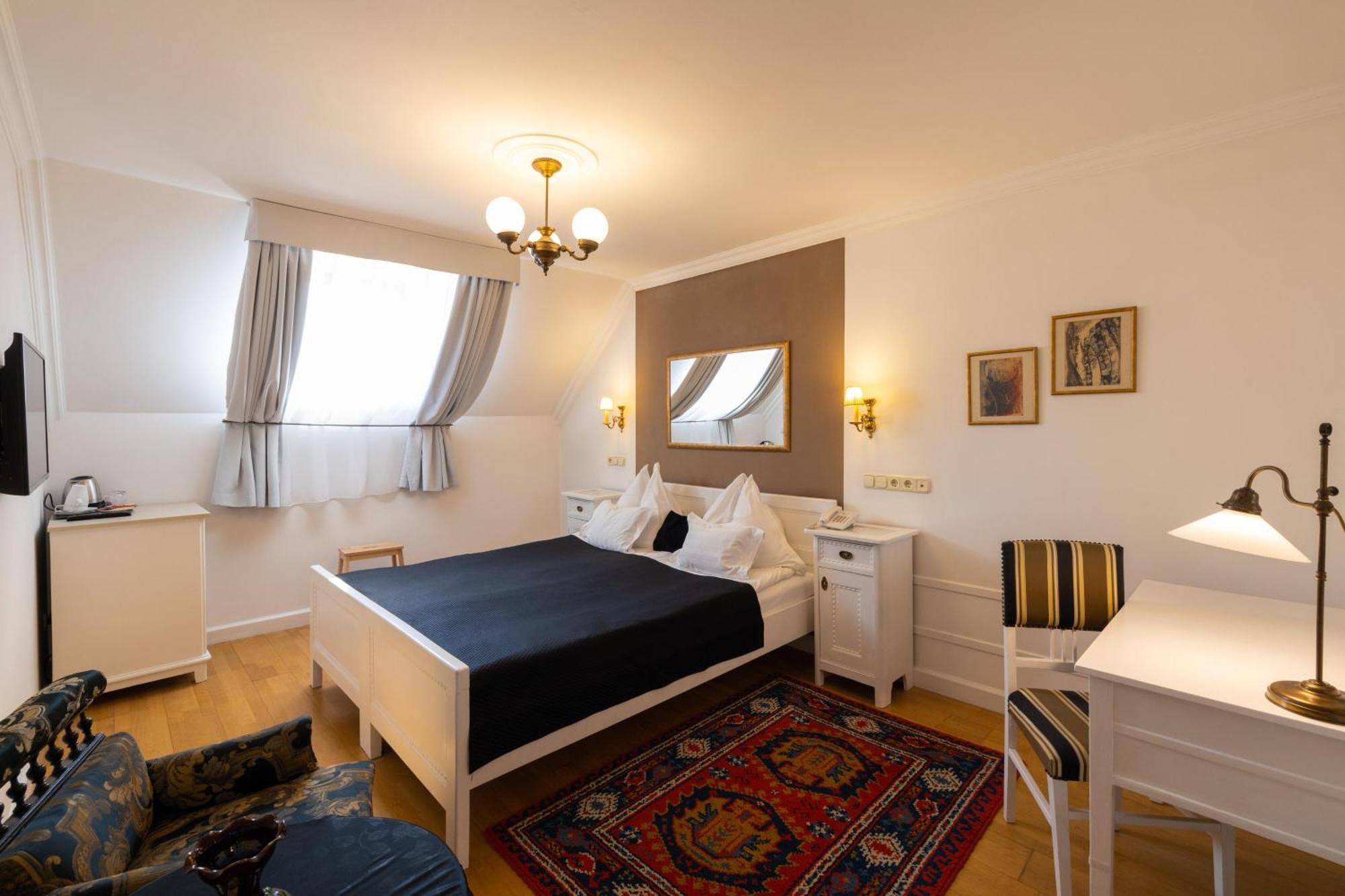 Boutique Hotel Szarcsa Székesfehérvár Buitenkant foto