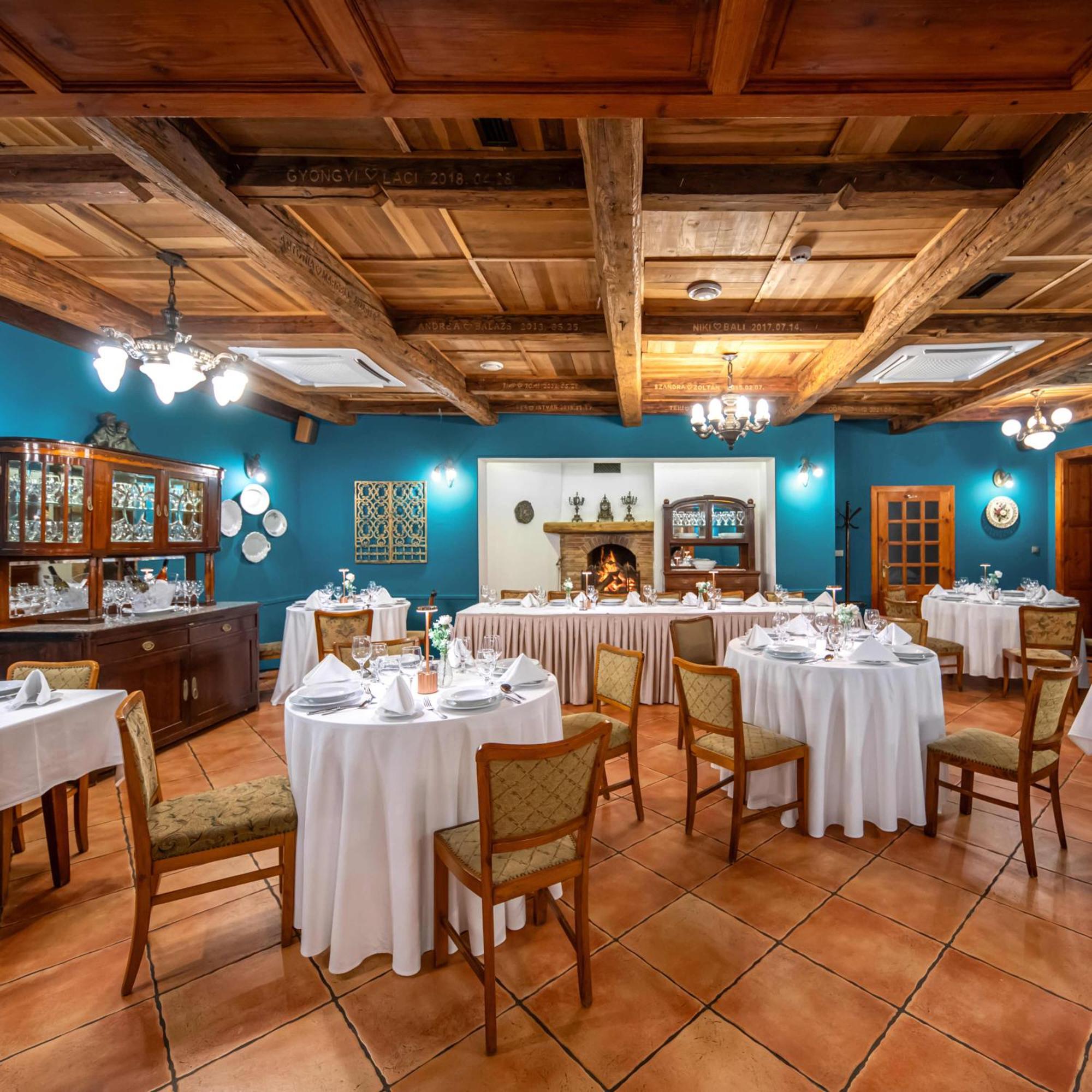 Boutique Hotel Szarcsa Székesfehérvár Buitenkant foto