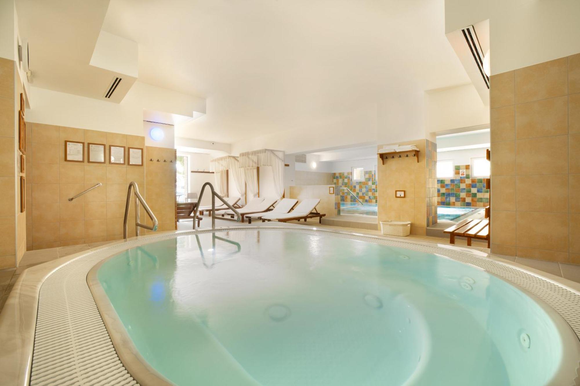 Boutique Hotel Szarcsa Székesfehérvár Buitenkant foto