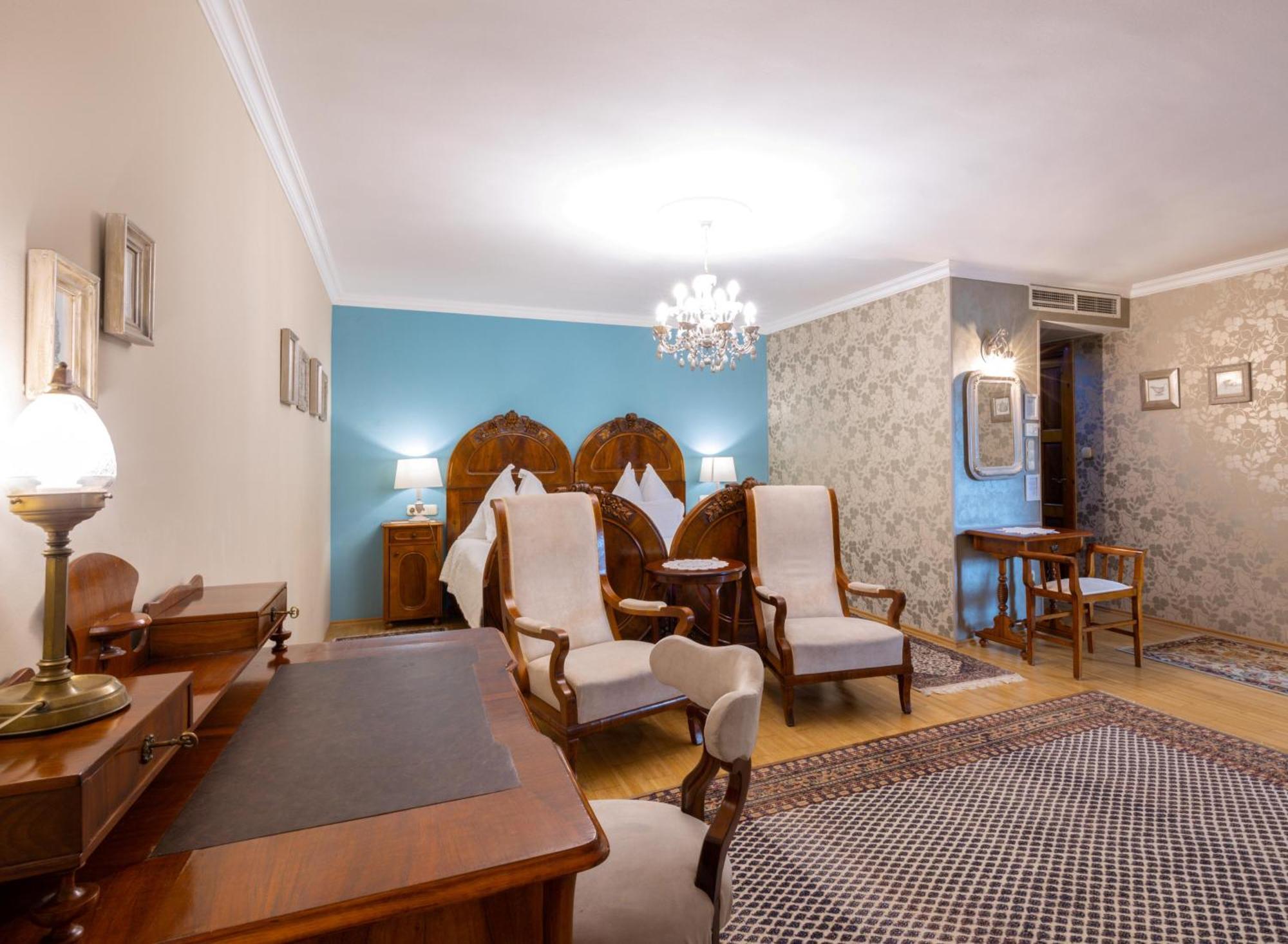 Boutique Hotel Szarcsa Székesfehérvár Buitenkant foto