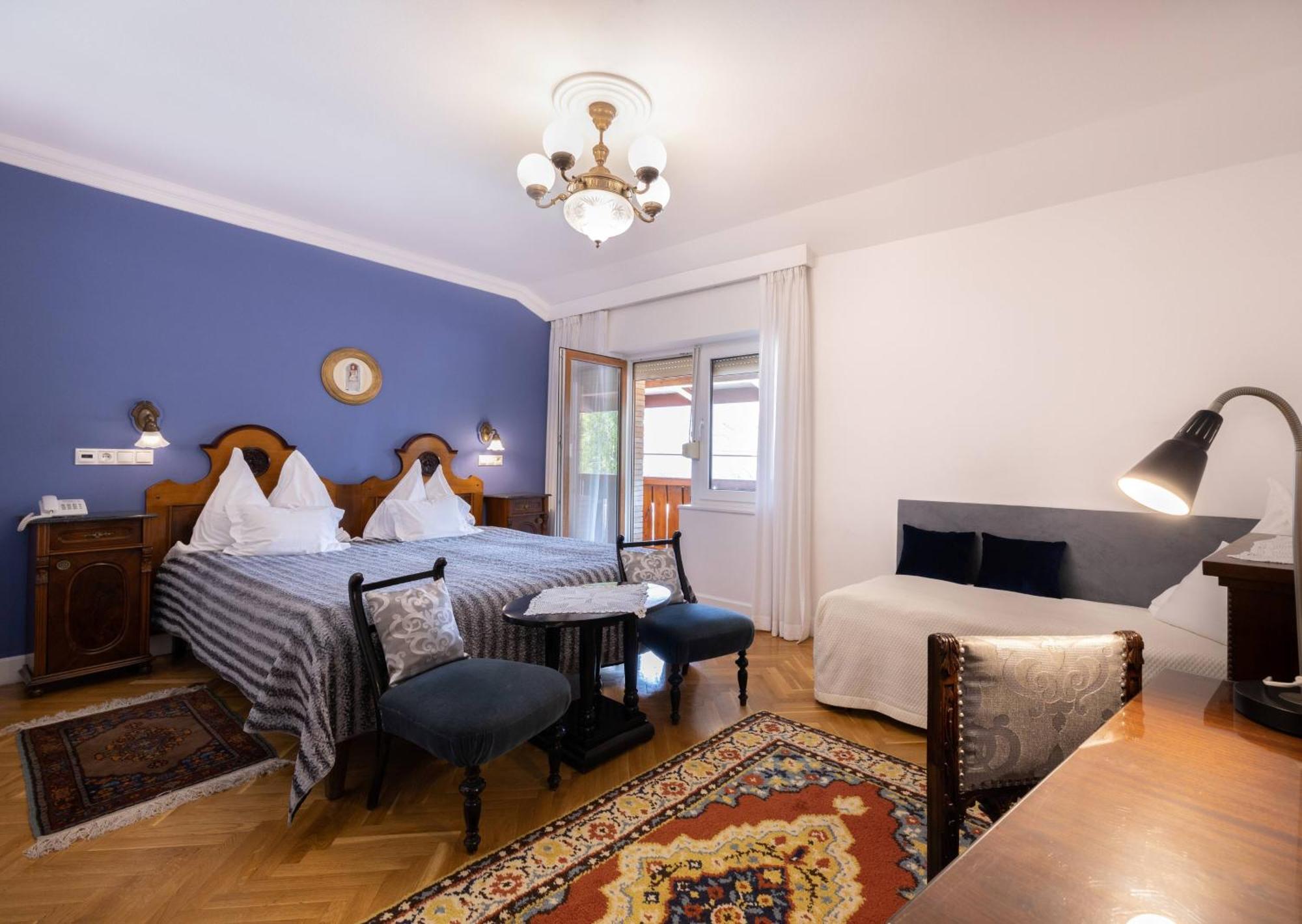 Boutique Hotel Szarcsa Székesfehérvár Buitenkant foto