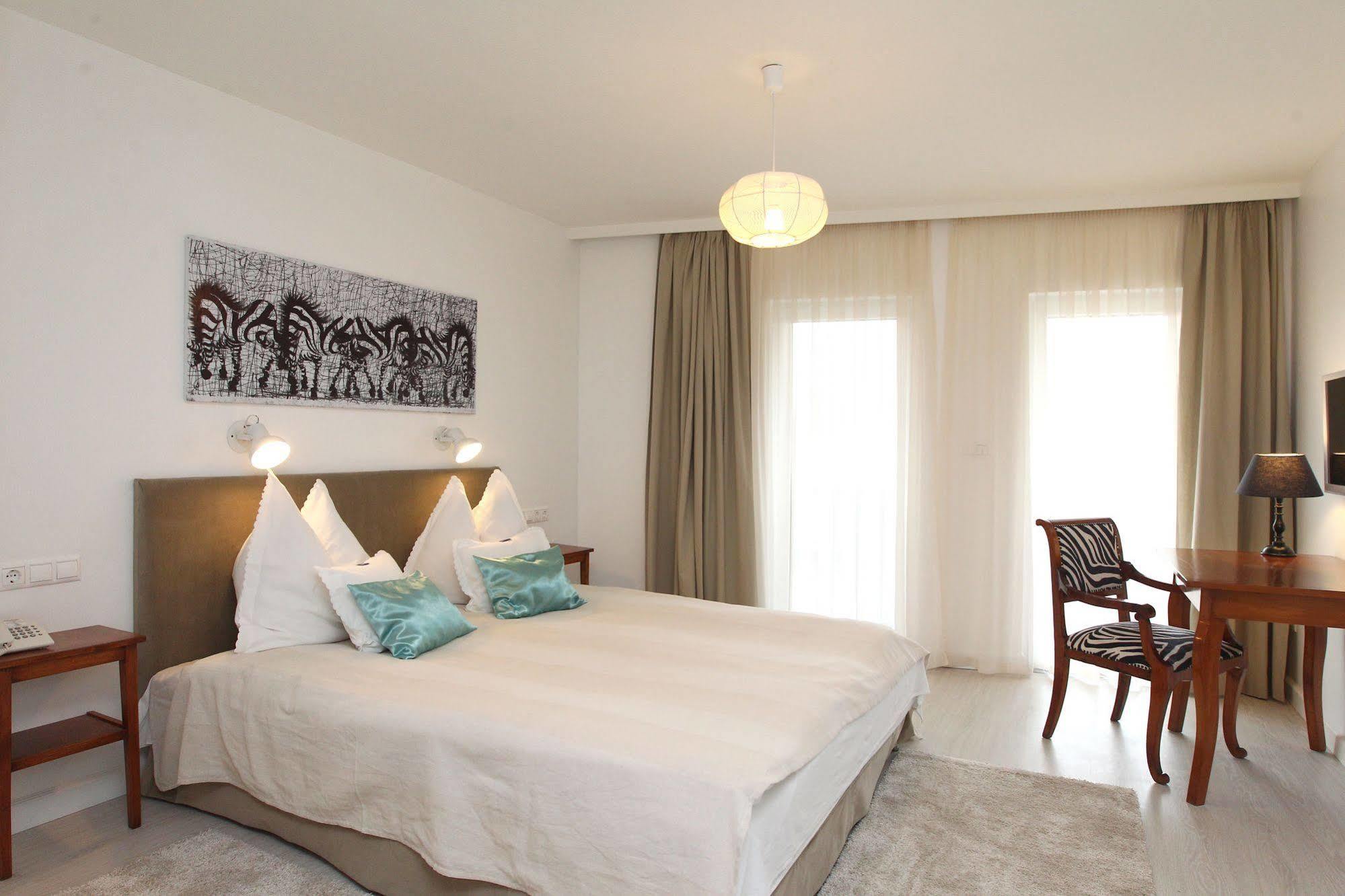 Boutique Hotel Szarcsa Székesfehérvár Buitenkant foto