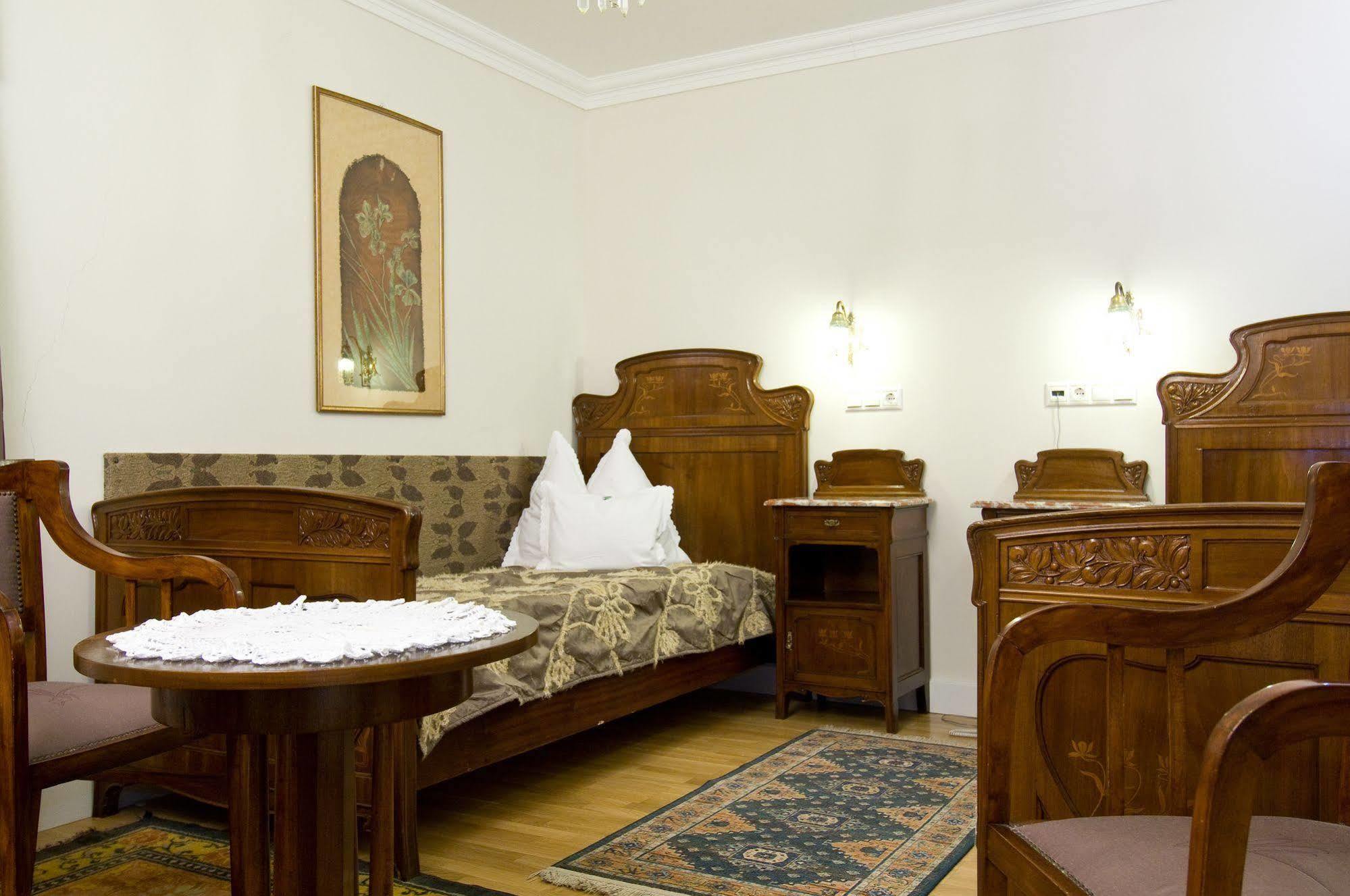 Boutique Hotel Szarcsa Székesfehérvár Buitenkant foto