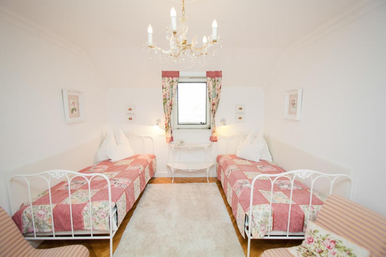 Boutique Hotel Szarcsa Székesfehérvár Buitenkant foto
