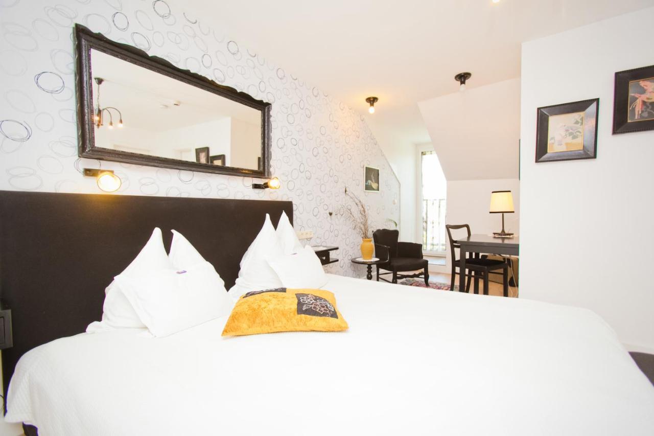 Boutique Hotel Szarcsa Székesfehérvár Buitenkant foto