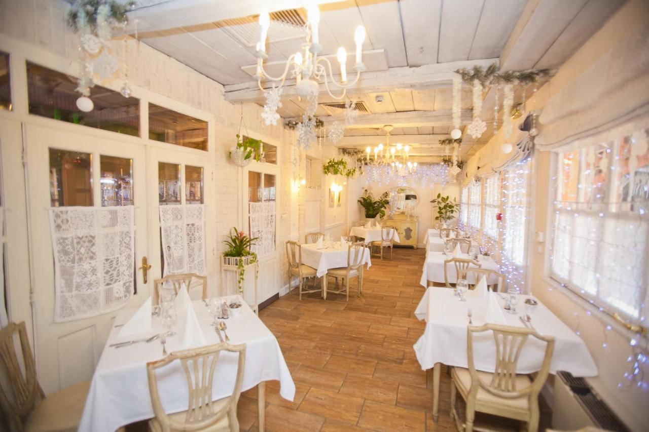 Boutique Hotel Szarcsa Székesfehérvár Buitenkant foto